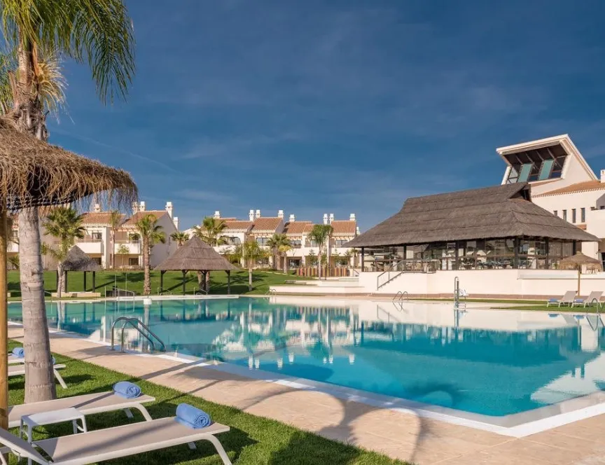 Modern raw concrete wall capturing light and shadows in Omala